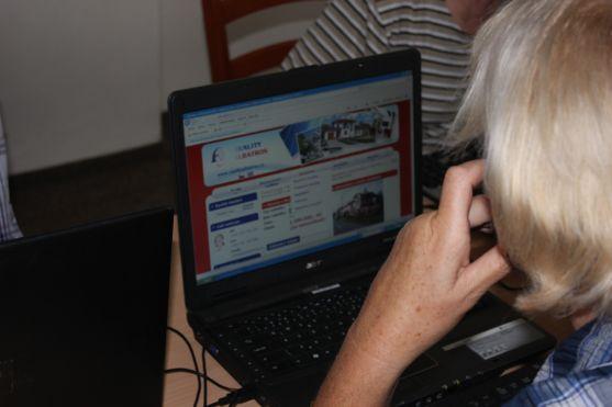 Počítačový kurz seznámil seniory z Broumovska s dalšími možnostmi komunikace a sebevzděláváním