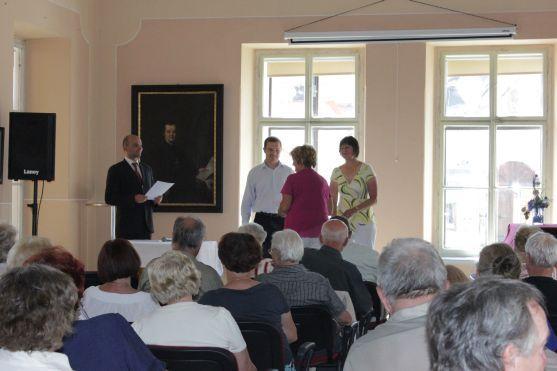 Absolventi Univerzity třetího věku si převzali osvědčení