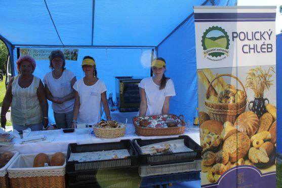 Farmářské trhy se tentokrát přestěhují na klášterní nádvoří