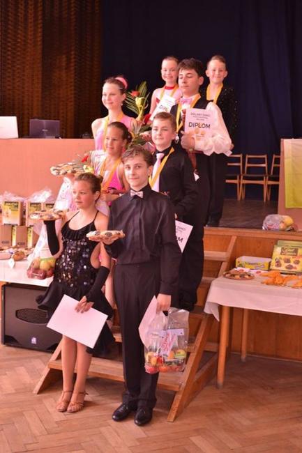 Broumovské taneční páry se zúčastnily dvou soutěží. Vzorně reprezentovaly město a domů si odvezly cenné kovy 