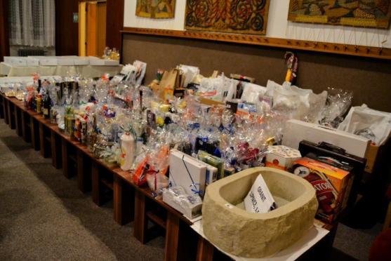 Na broumovském Plese sportovců nadchla taneční show na písničky skupiny ABBA 