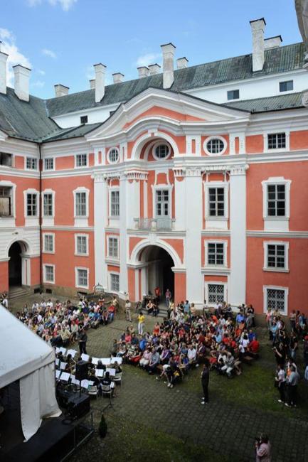 Blíží se veřejná ochutnávka nejlepších českých a moravských vín v broumovském klášteře Vinum & Cetera