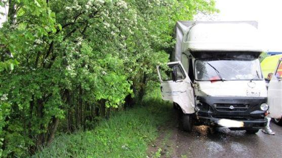 U hejtmánkovického mostu havaroval nákladní automobil