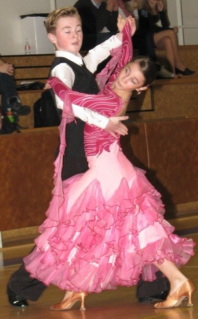 Sourozenci Novotní tančí v klubu TAK Dance Krok v Hradci Králové 