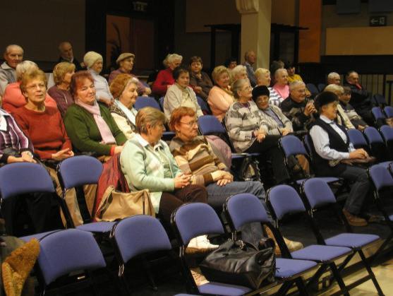 Broumovští senioři se sešli na přednášku a také zjistili, že mají novou předsedkyni Klubu seniorů