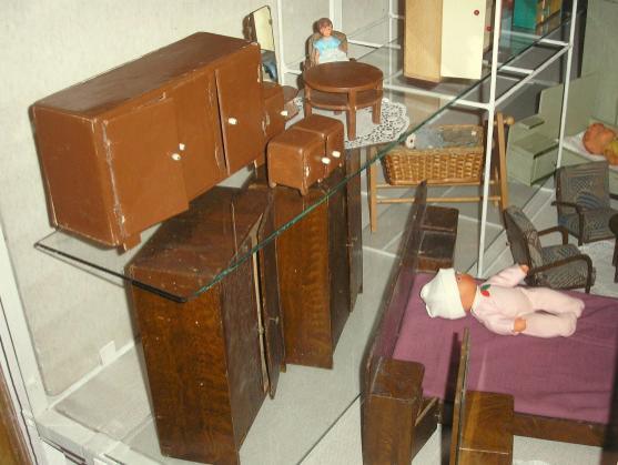 Výstava historických hraček v Polici nad Metují je otevřena do neděle 8. ledna