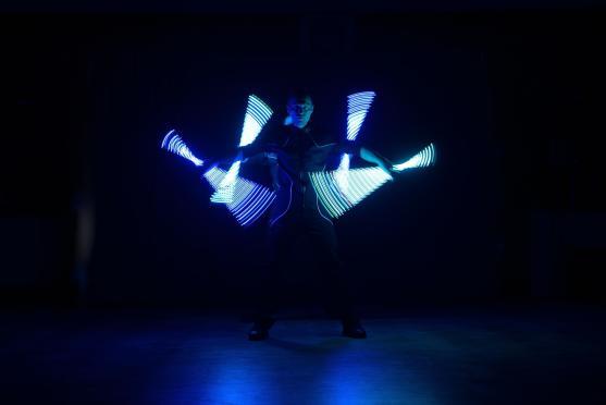 Na Plese města Broumova se kromě tance i žonglovalo. K vidění byla i UV show 