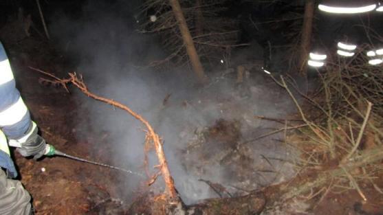 V těžkých podmínkách hasiči likvidovali požár hrabanky v Teplicích nad Metují