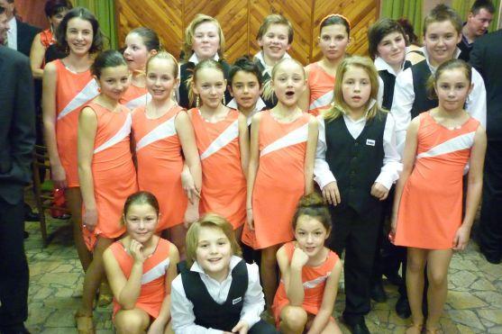 Taneční klub začíná sklízet ovoce za dřinu. Začaly vystoupení na plesech a soutěže 