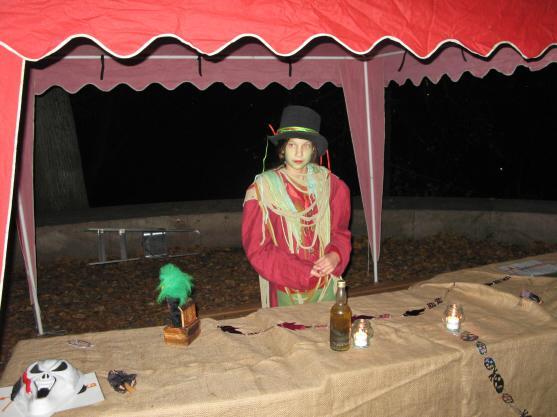 Broumovský park Alejku zaplnily stovky strašidel 