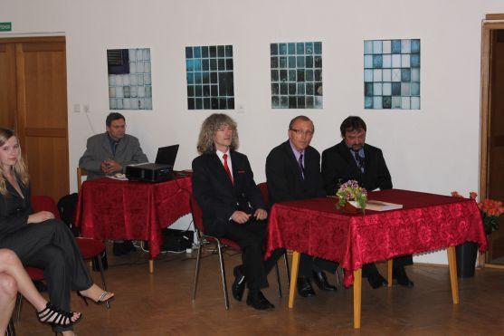 Studenti broumovského gymnázia včera převzali maturitní vysvědčení 