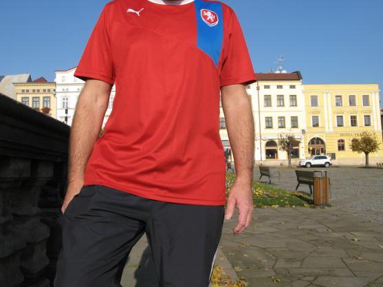 Nový dres české fotbalové reprezentace se poprvé objevil na veřejnosti v Broumově 