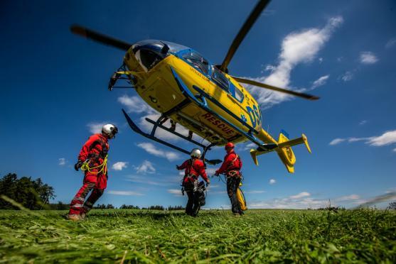 Spolupráci při záchraně osob v těžko přístupném skalním terénu cvičilo hned několik záchranných složek najednou 