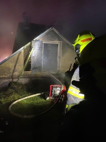 V Polici nad Metují hořelo podkroví domu 