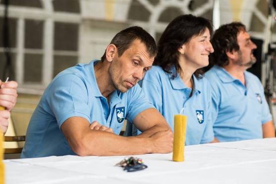 Soutěž českých a polských týmů zahájila sobotní program Broumovské pouti. Vyhrál domácí tým