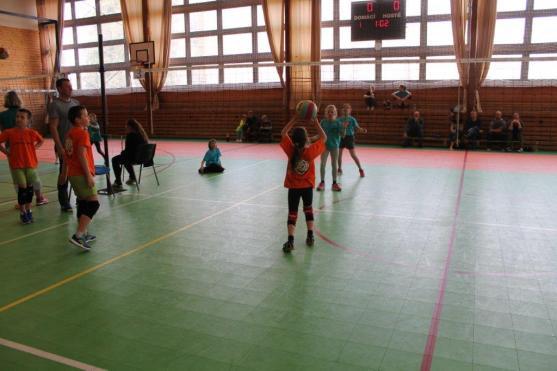 Broumovská sportovní hala o víkendu patřila volejbalistům