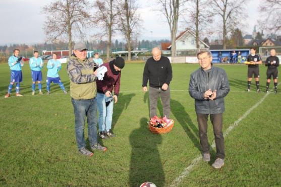 Fotbalisti Broumova popřáli Petru Možnému třemi body 