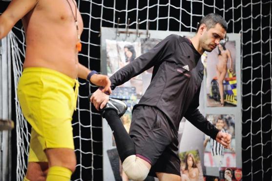 Městské divadlo se proměnilo ve fotbalovou šatnu