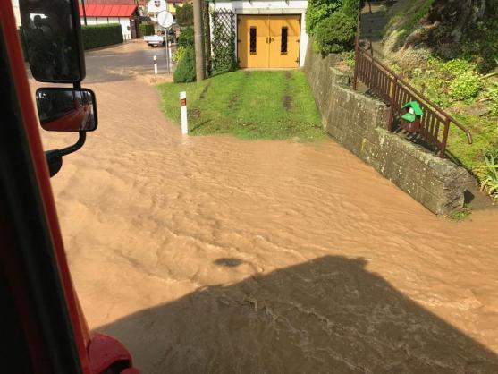Následky silného lokálního deště na Policku