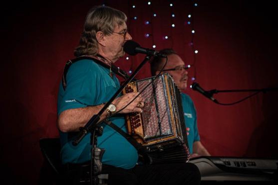 Veselá trojka potěšila zaplněný sál Střelnice