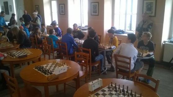 Broumovskou klášterní Kreslírnou znělo: šach - mat