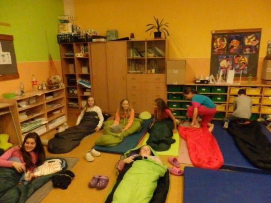 Žáci ZŠ Hradební strávili Noc s Andersenem