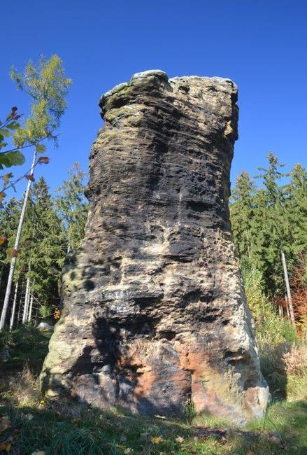 Z Police nad Metují po kuestách na slavné "slavenské kamenné hřiby"