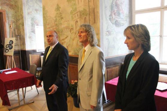 Absolventi Gymnázia Broumov převzali maturitní vysvědčení