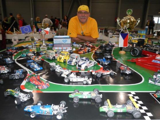 Muzeum papírových modelů představí víc jak 150 exponátů monopostů formule 1