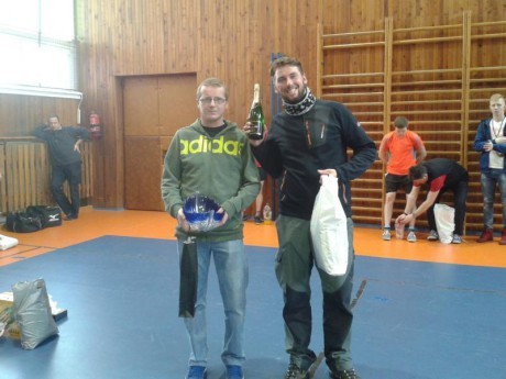 Při nohejbalové sobotě se v Polici nad Metují bojovalo o krásný pohár