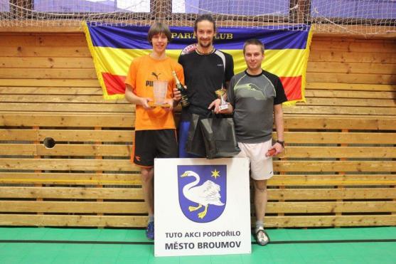 Nohejbalový turnaj Spartaklubu Broumov se hrál v hale už podruhé. Putovní pohár zamířil opět do Police nad Metují