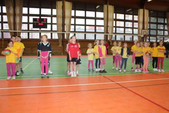 Další turnaj barevného volejbalu se hrál v Broumově