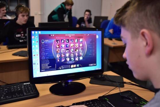 Hronovské Domino v březnu? Horolezecké závody a unikátní turnaj