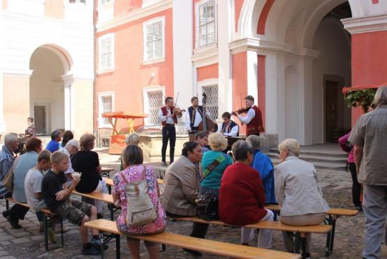 V broumovském klášteře se bude ochutnávat bílý, červený i růžový burčák