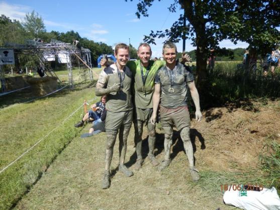 Broumovští boxeři se dřiny nebojí. Všichni úspěšně pokořili Gladiátor race v Holicích