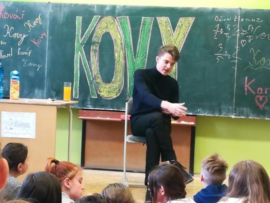 Kovy pobláznil broumovský gympl