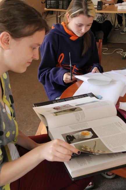 Studenti gymnázia se na chvíli stali filmovými kostyméry a vizážisty