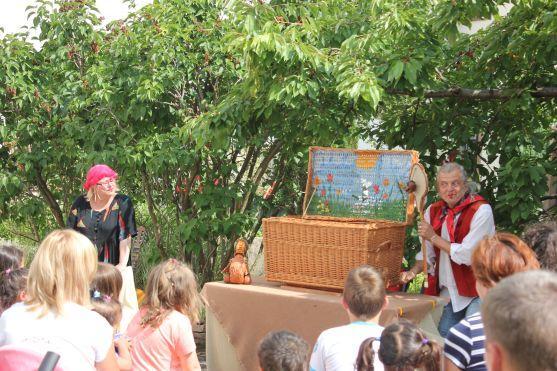 Loutkové představení O kohoutkovi a slepičce se hrálo premiérově v Růžovém dvoře