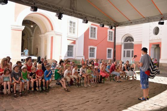 Starosta města Broumova slavnostně zahájil festival Malé letní divadlení