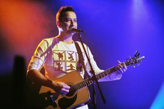 Video: Jaroslav Špulák při svém křtu nové knihy dvakrát zaplnil divadlo v Broumově