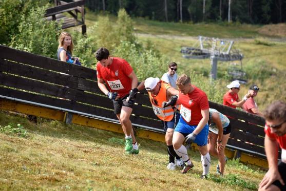 Michal Sedláček z Broumova absolvoval běžecký závod do vrchu na skokanský můstek v Harrachově