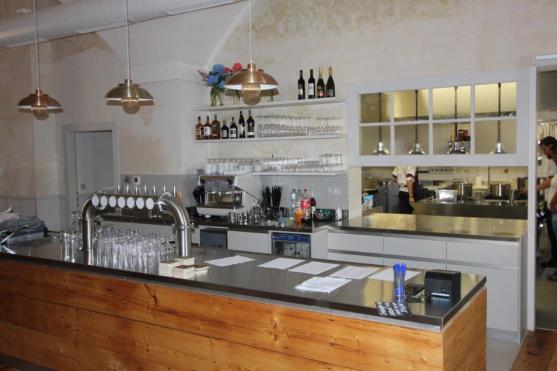 V areálu broumovského kláštera byla otevřena restaurace U Tří růží