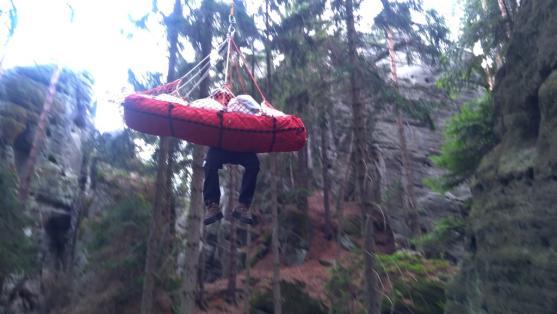 V Adršpachu byla zachráněna osoba po pádu ze skály