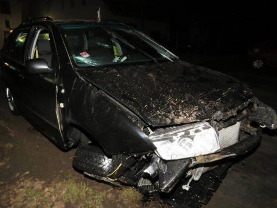 Řidička skončila s autem ve Stěnavě