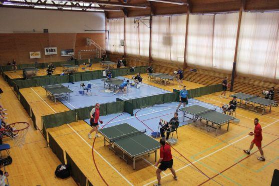 V Broumově hrálo stolní tenis šest hráčů a hráček z první stovky českého žebříčku