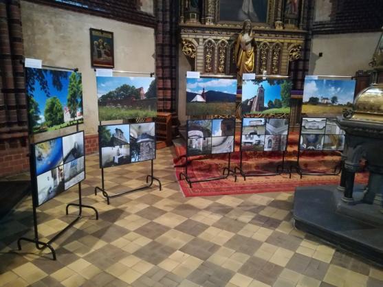Výstava fotografií barokních kostelů Tempus fugit se zastavila v Nowe Rudě