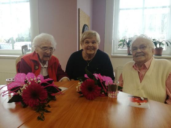 Spisovatelka Ivanka Devátá besedovala s broumovskými seniory