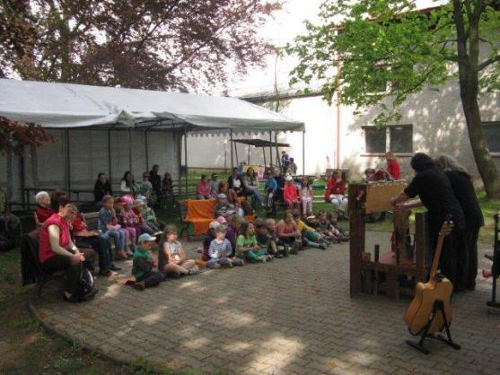 V Pellyho parku se konaly doprovodné akce turistického pochodu Polický vandr
