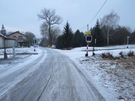Poničil auto a plot, na vině byla zřejmě rychlost a možná i alkohol