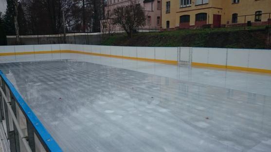 Dnes bude zahájen zkušební provoz kluziště v Broumově